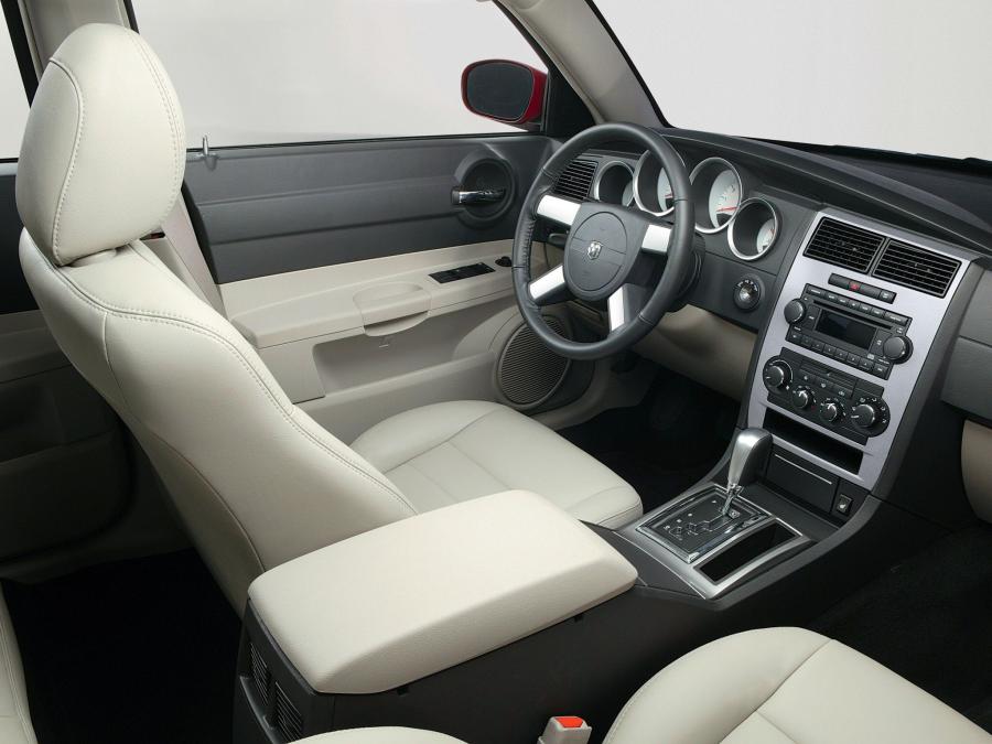  Dodge Charger R/T 2005 года  (фото 14 из 81)